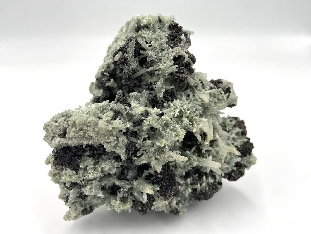 Biżuteria z nie­szlifowanych kamieni